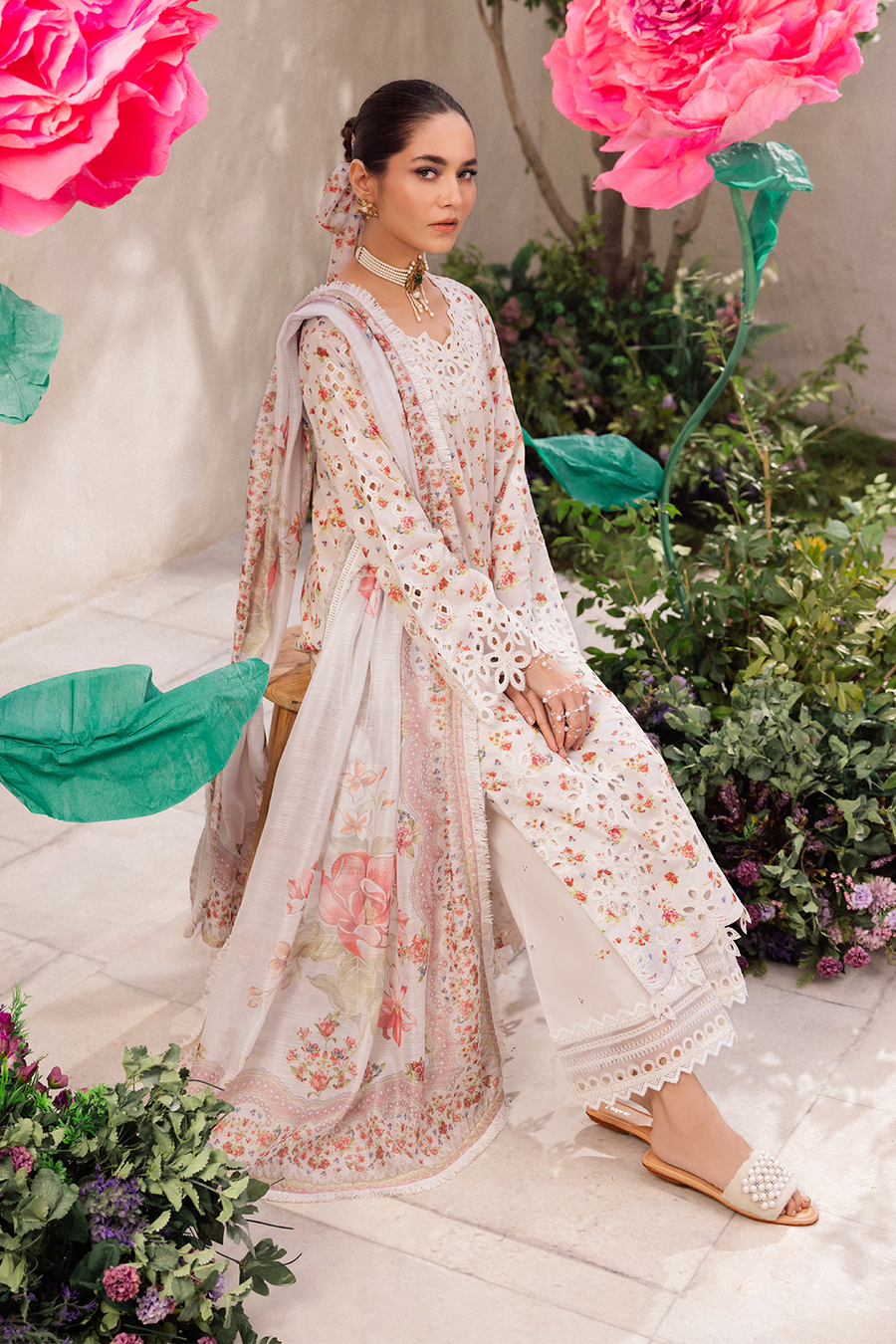 Iznik | Dahlia Embroidered Lawn | DL-05 - House Of Anaya