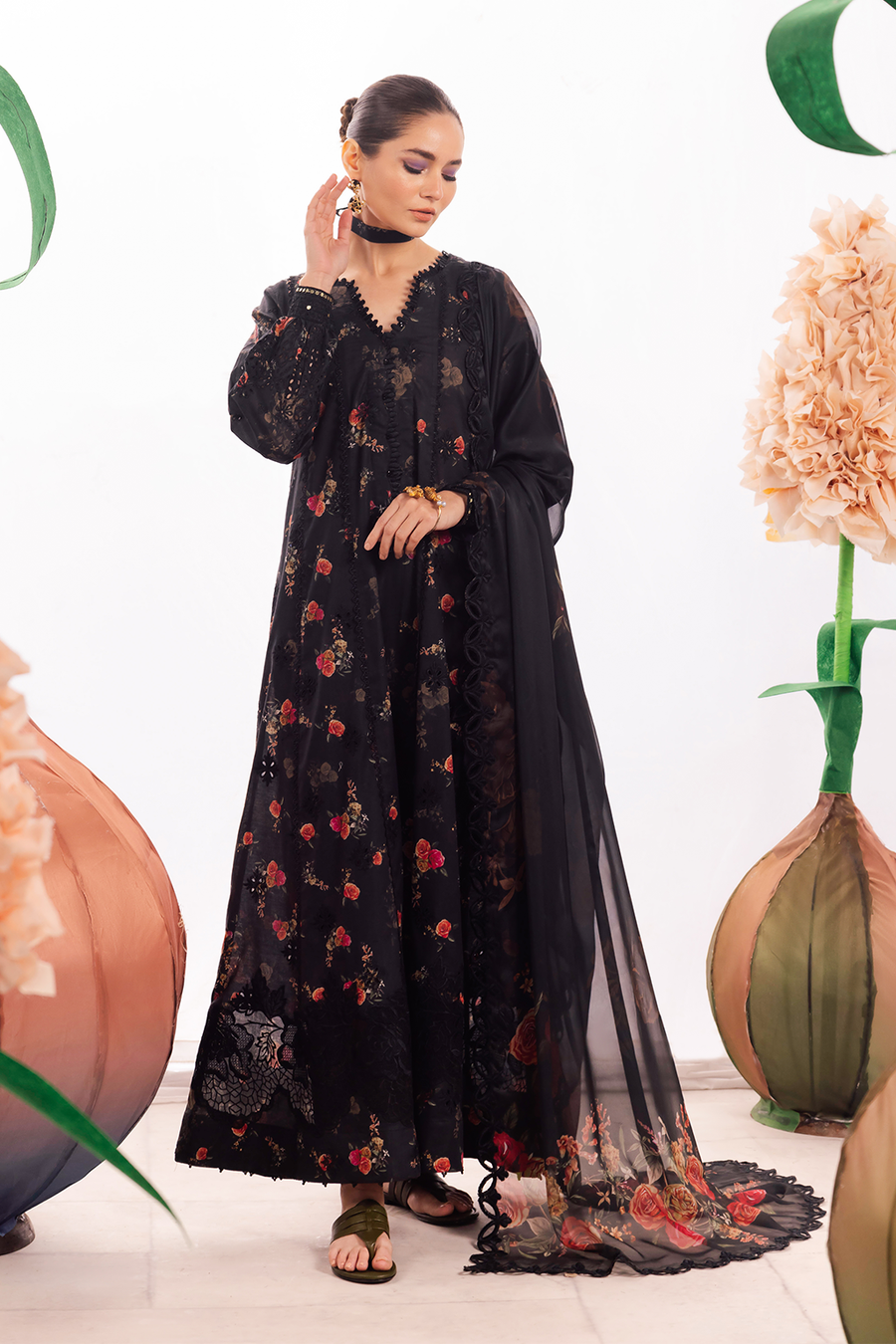 Iznik | Dahlia Embroidered Lawn | DL-08 - House Of Anaya