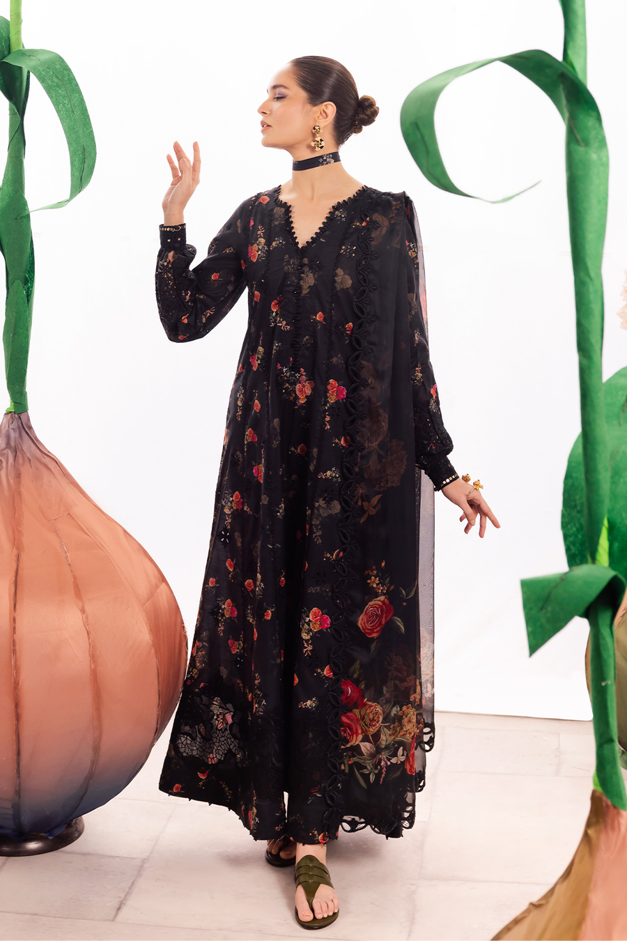 Iznik | Dahlia Embroidered Lawn | DL-08 - House Of Anaya