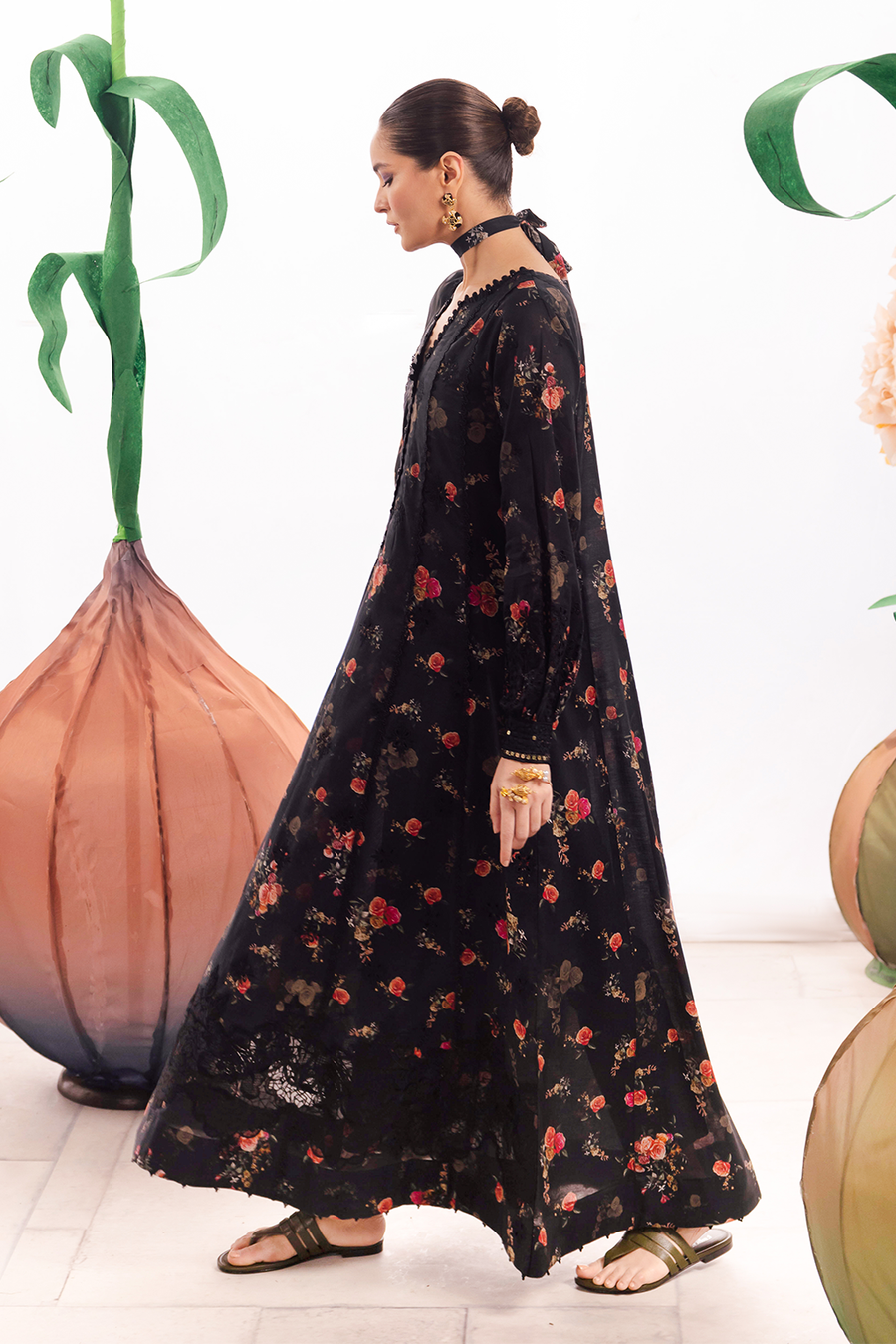 Iznik | Dahlia Embroidered Lawn | DL-08 - House Of Anaya