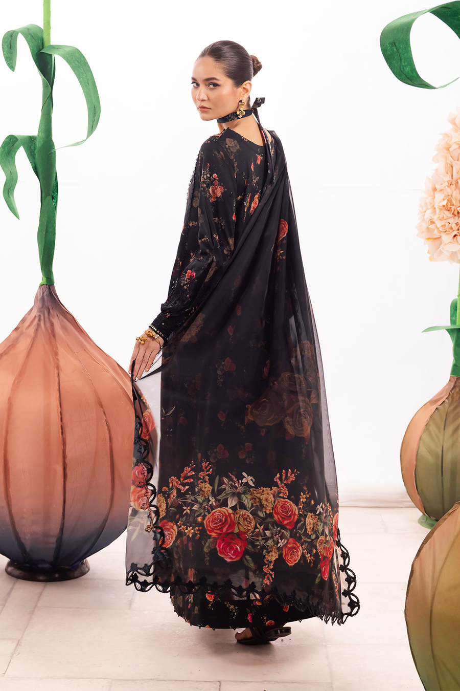 Iznik | Dahlia Embroidered Lawn | DL-08 - House Of Anaya