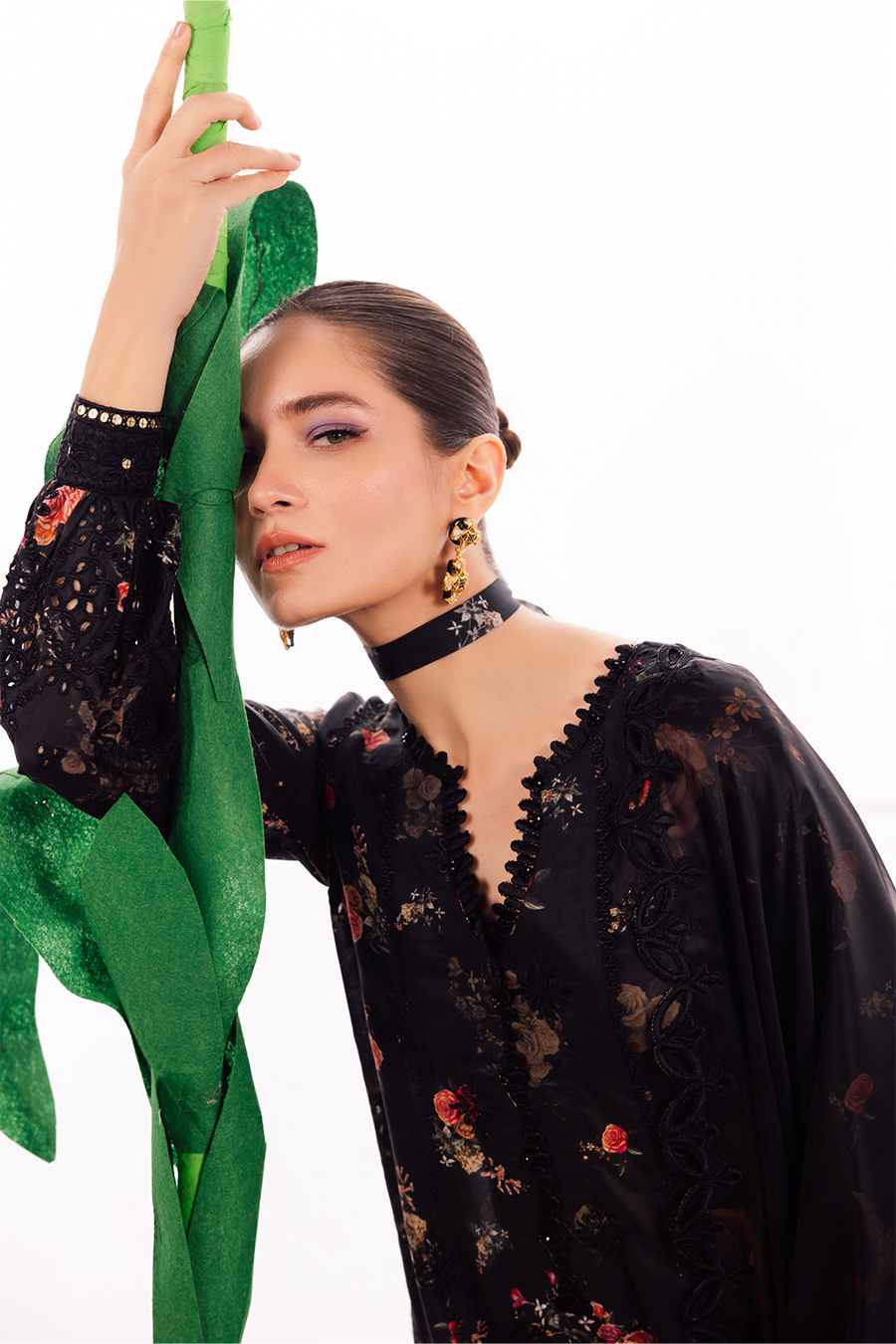 Iznik | Dahlia Embroidered Lawn | DL-08 - House Of Anaya