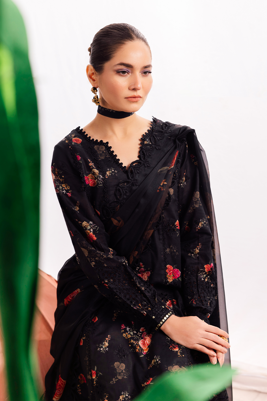 Iznik | Dahlia Embroidered Lawn | DL-08 - House Of Anaya