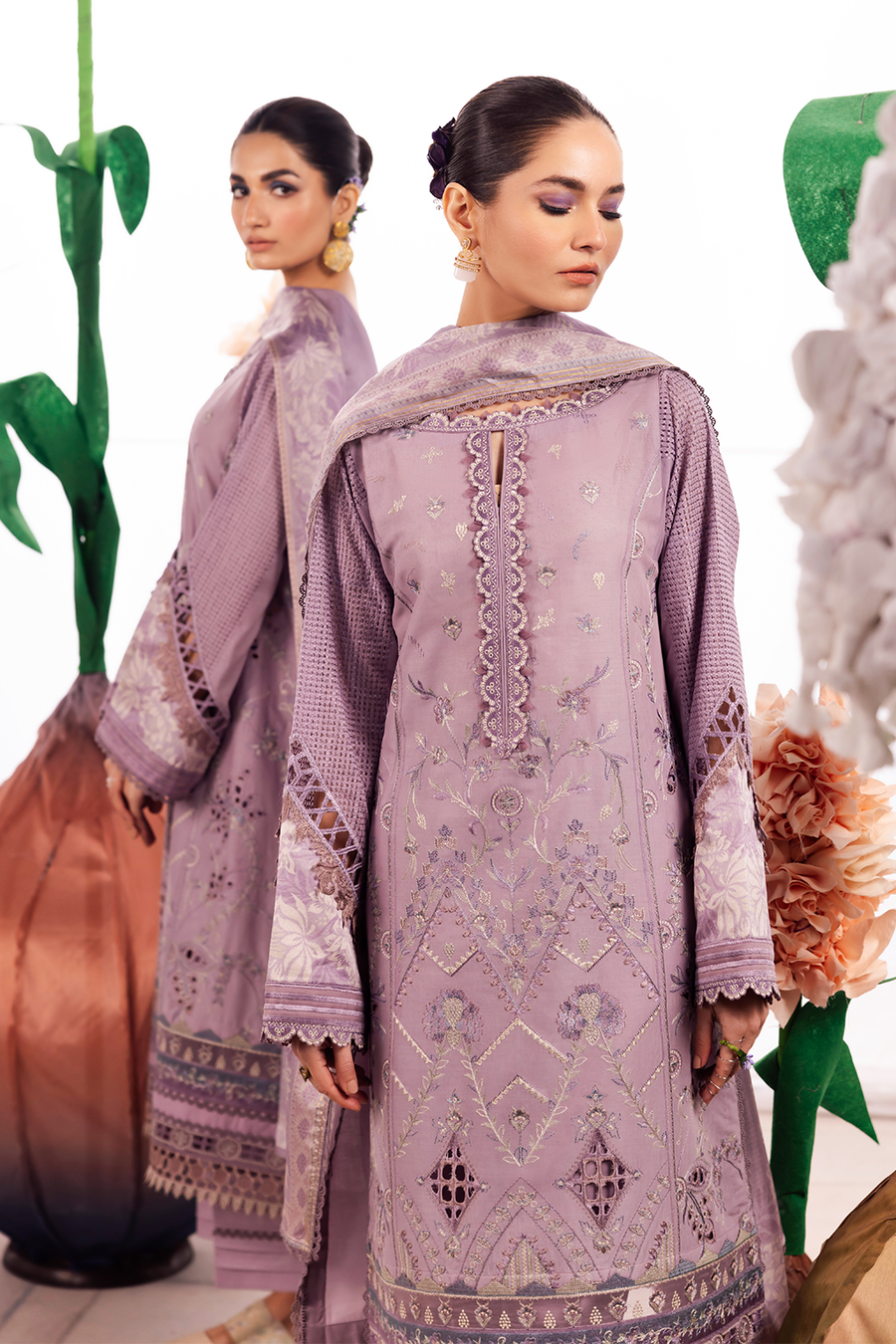 Iznik | Dahlia Embroidered Lawn | DL-04 - House Of Anaya
