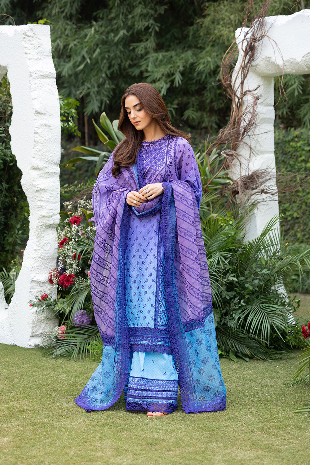 Sobia Nazir | Luxury Lawn 25 | 12B - House Of Zarish