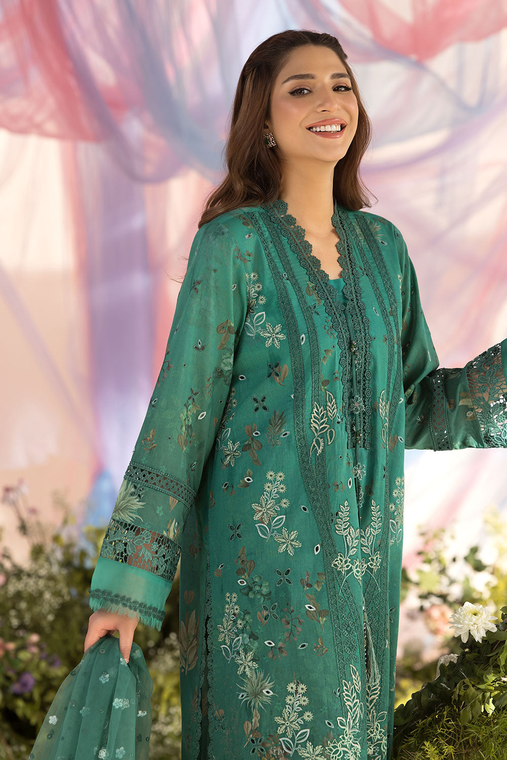 Sobia Nazir | Luxury Lawn 25 | 15B - House Of Zarish