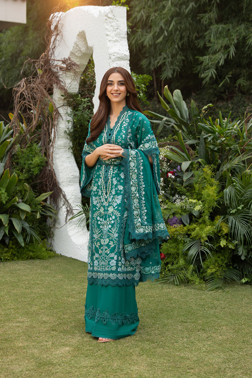 Sobia Nazir | Luxury Lawn 25 | 8B - House Of Zarish