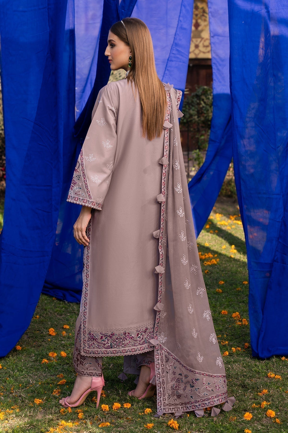 Alizeh | Rawayat Luxury Lawn 24 | Meraat - House Of Anaya