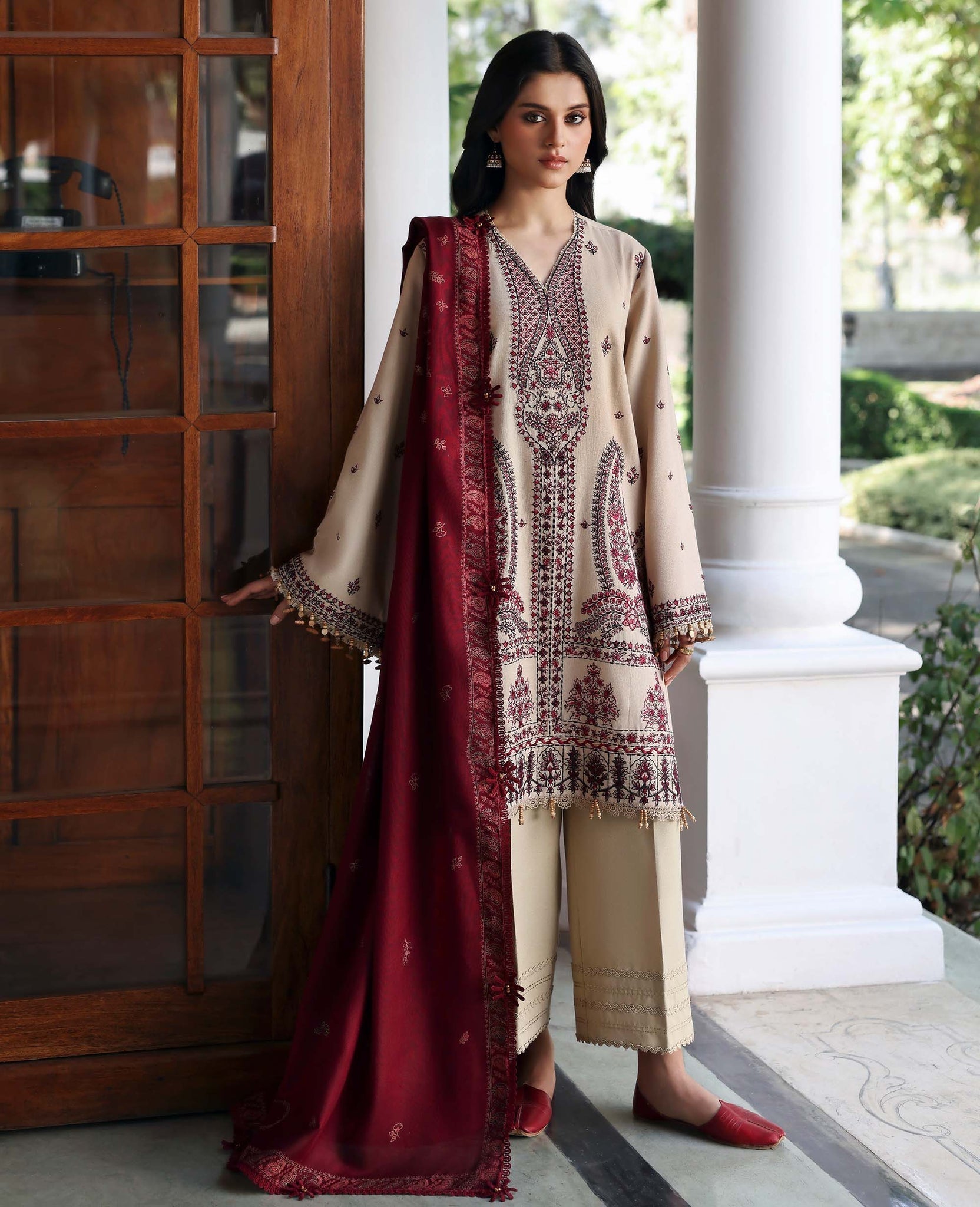 Republic Womenswear | Amaris Luxury Shawl 25 | Liora