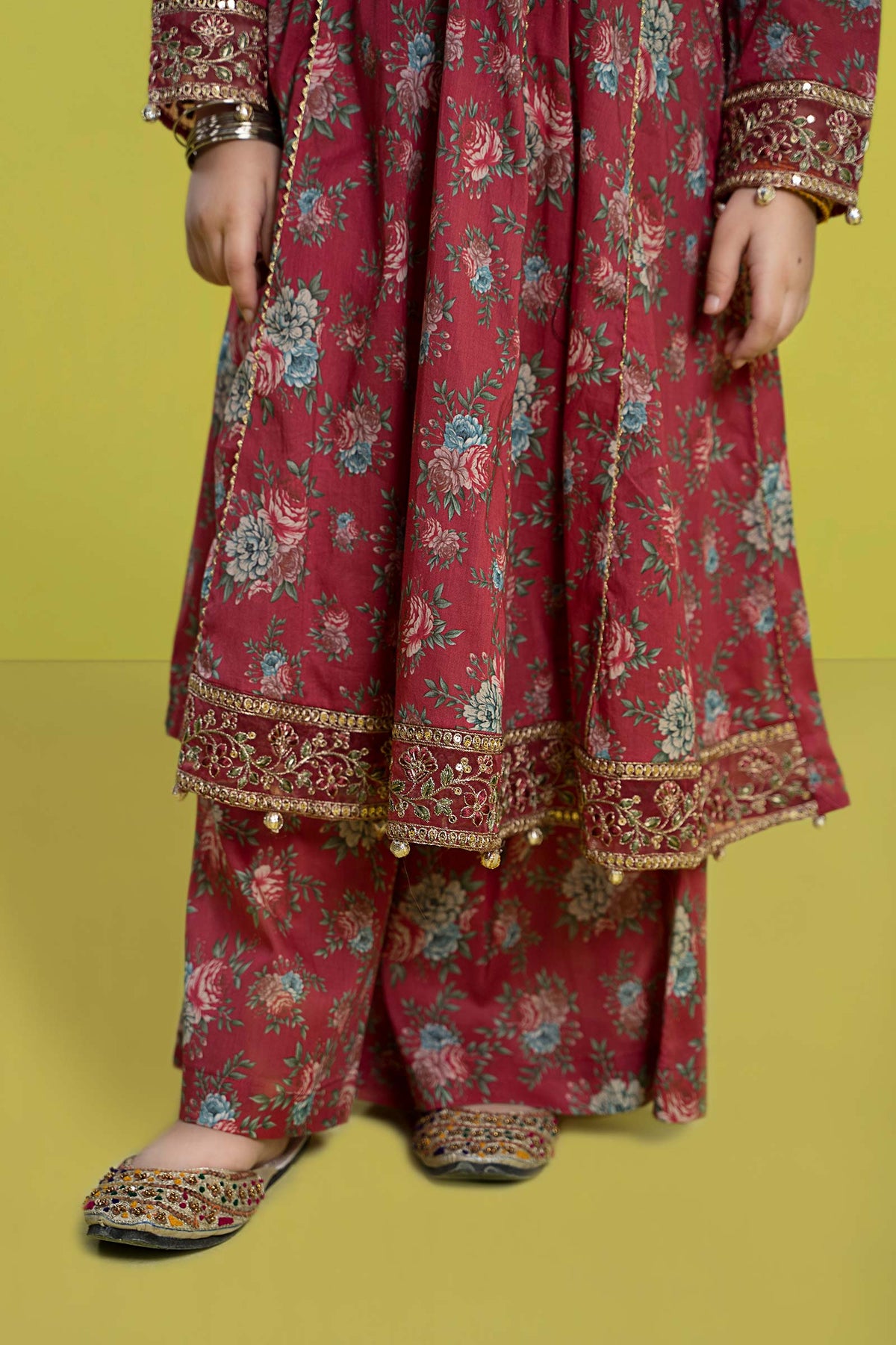 Maria B | 3 Piece Embroidered Lawn Suit | MKD-EF24-32 - Libasekhas
