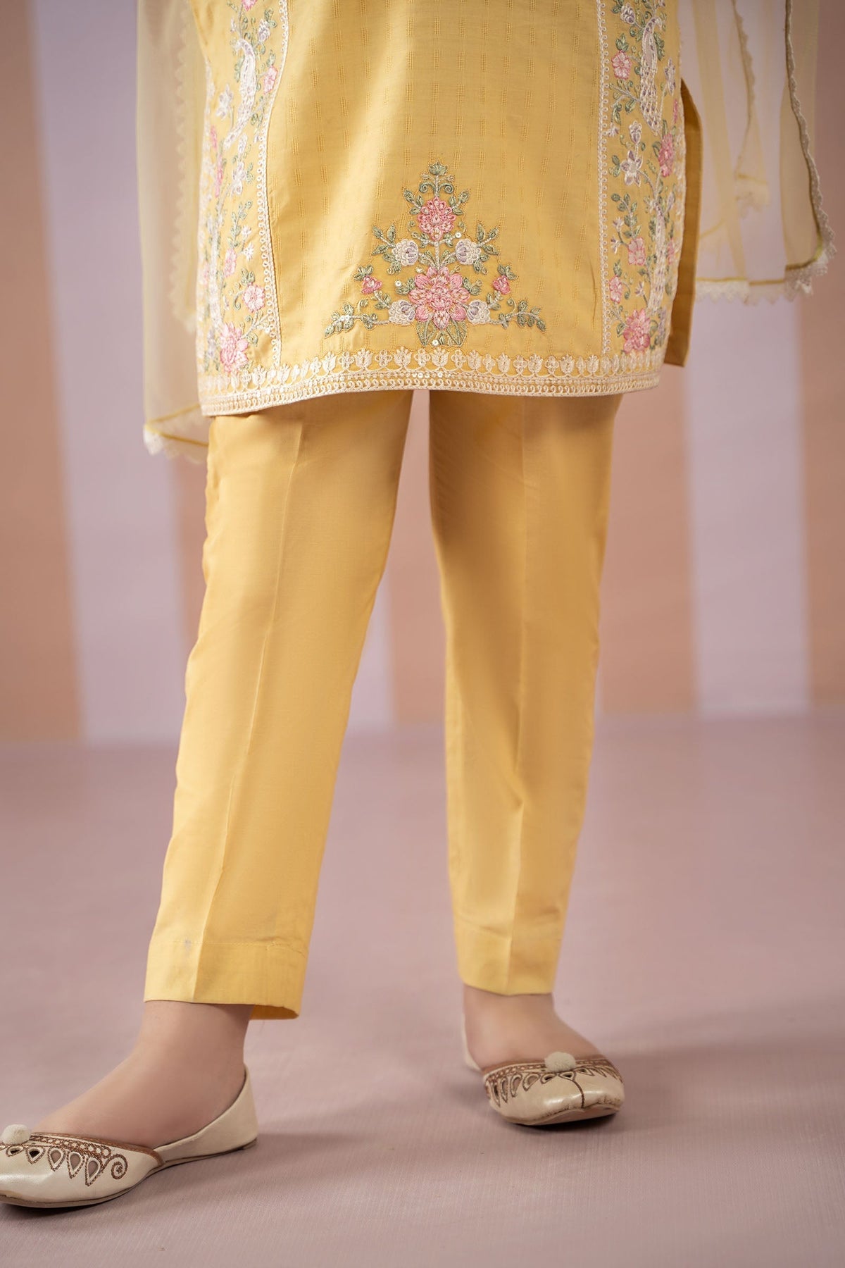 Maria B | 3 Piece Embroidered Dobby Lawn Suit | MKD-EF25-50 - Libasekhas