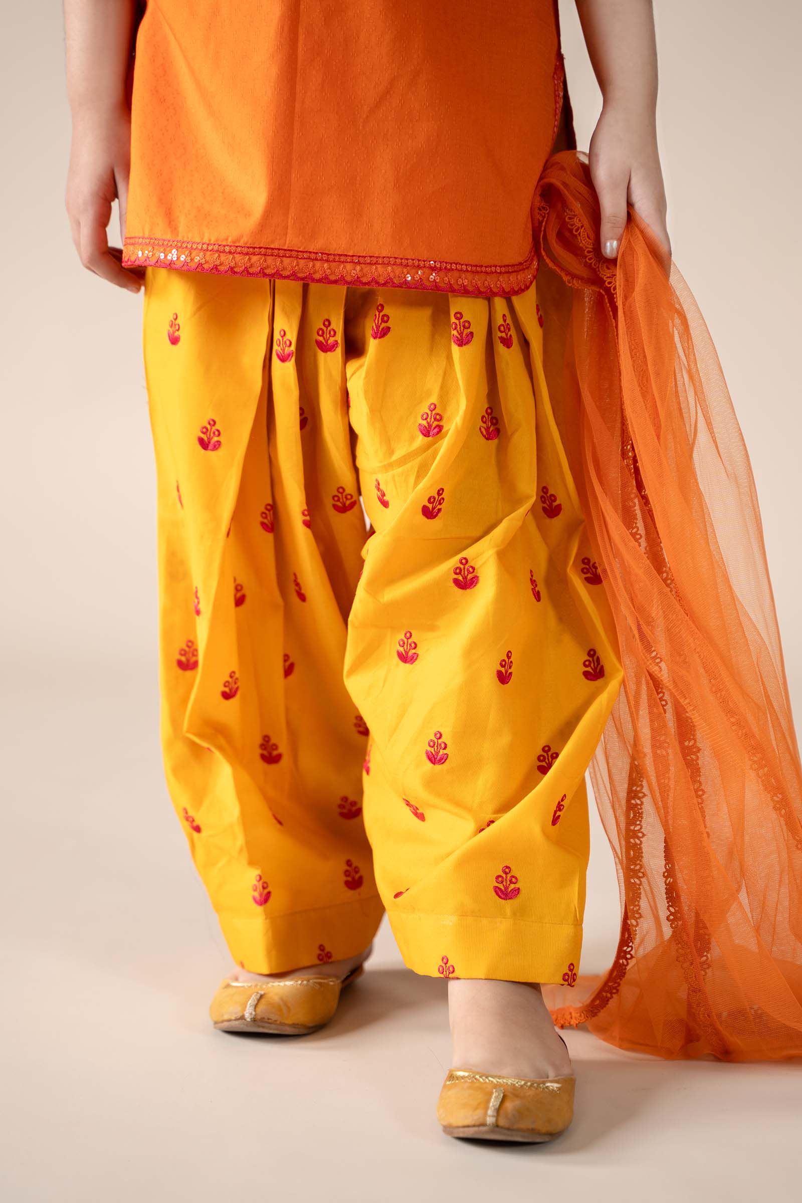 Maria B | 3 Piece Embroidered Dobby Lawn Suit | MKD-EF25-54 - Libasekhas