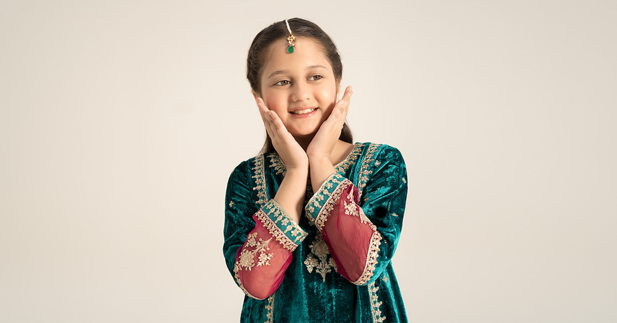 Maria B | 3 Piece Embroidered Velvet Suit | MKS-W24-16 - Libasekhas