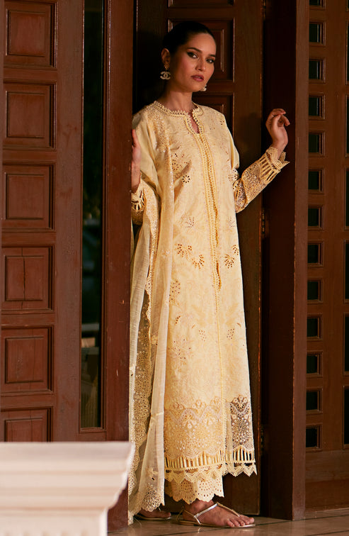 Emaan Adeel | Navaeh Luxury Pret | ADARA - House Of Anaya
