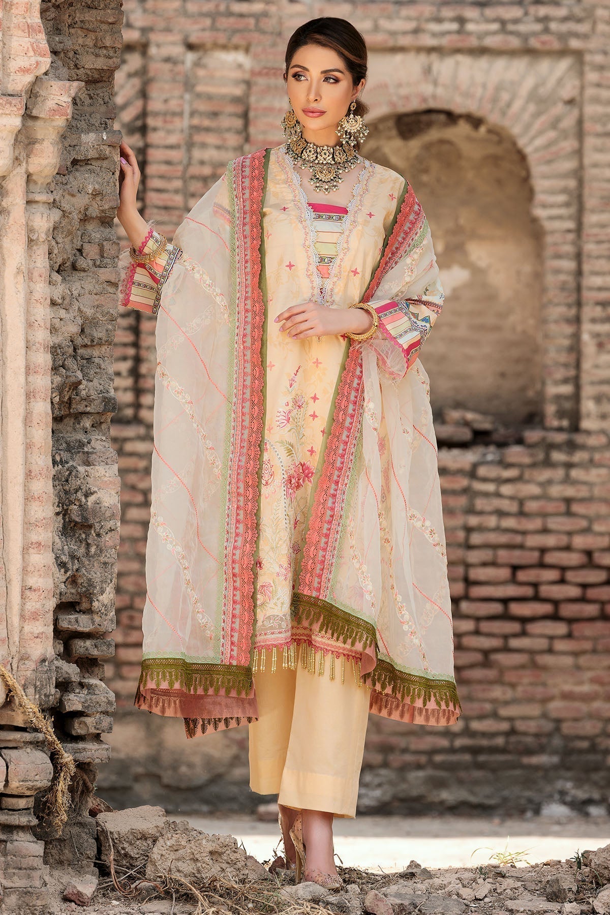 Motifz | Amal Luxury Lawn | 3301