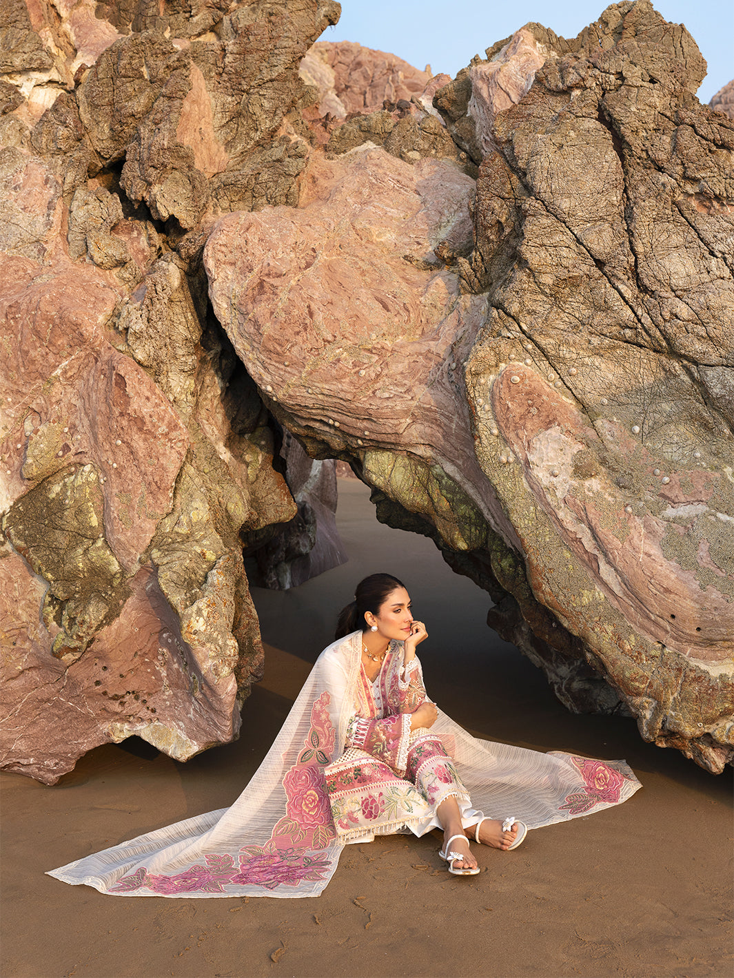 Mahnur | Sirena Luxury Lawn 25 | Magnolia - House Of Zarish