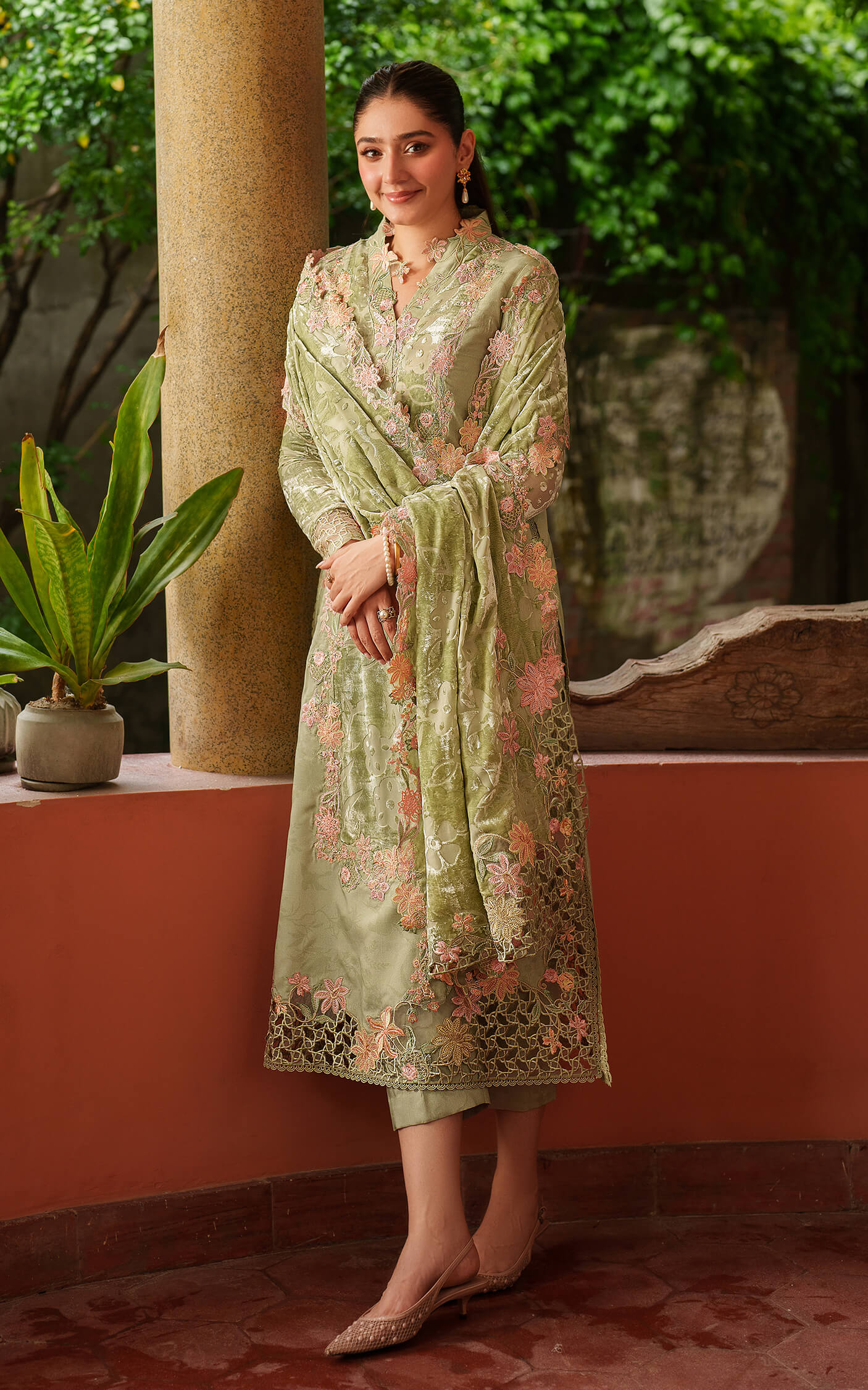 Asifa and Nabeel | Pashmina Luxe 25 | Noir LWC25-04
