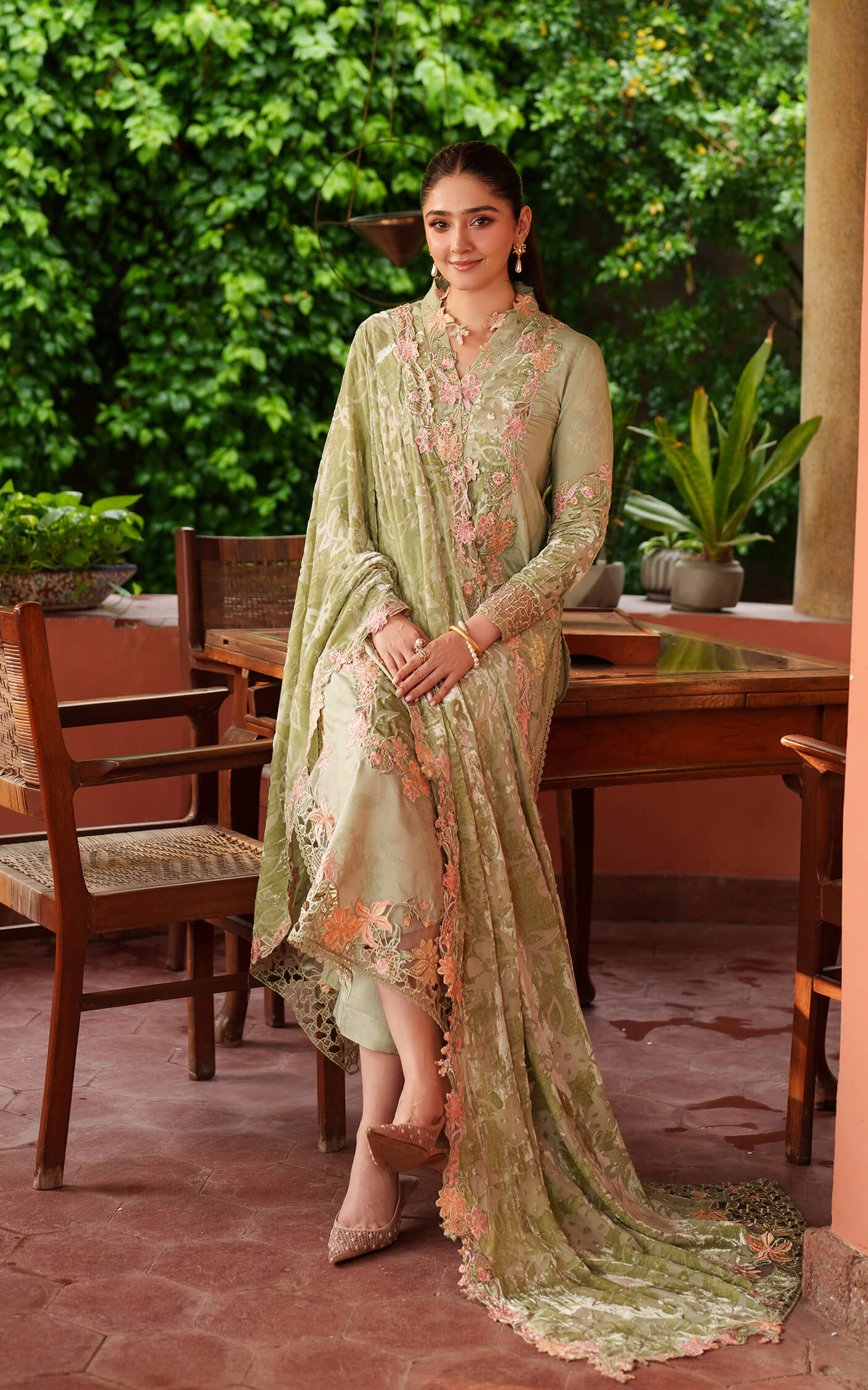 Asifa and Nabeel | Pashmina Luxe 25 | Noir LWC25-04