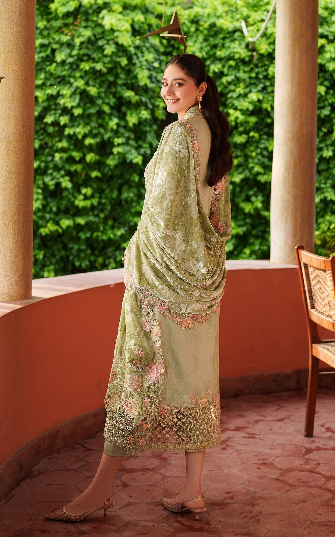 Asifa and Nabeel | Pashmina Luxe 25 | Noir LWC25-04