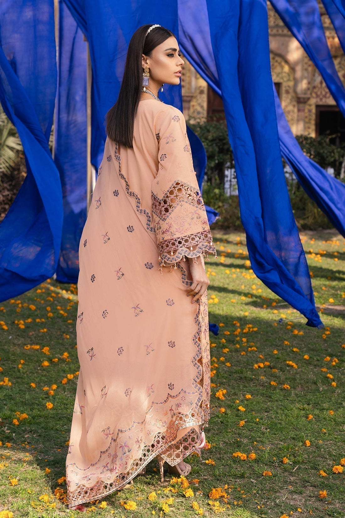 Alizeh | Rawayat Luxury Lawn 24 | Nazmin - House Of Anaya