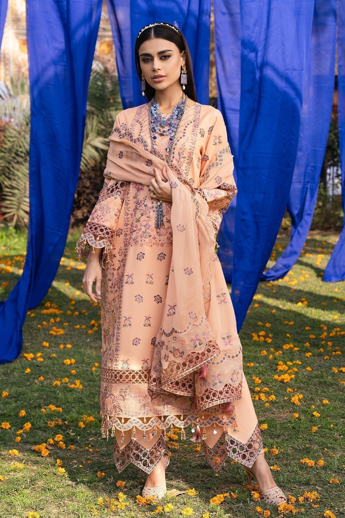 Alizeh | Rawayat Luxury Lawn 24 | Nazmin - House Of Anaya