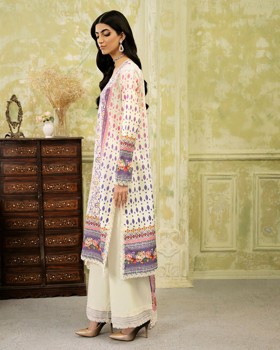 Roheenaz | Flora Printed Lawn | Evangeline - House of Zarish