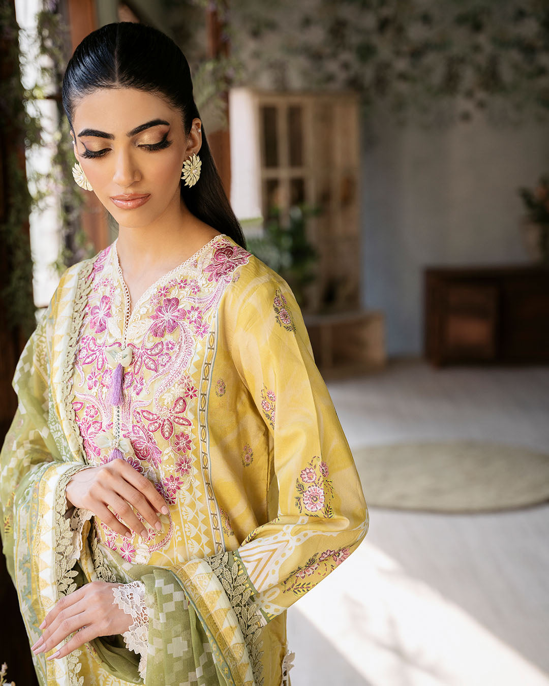 Roheenaz | Flora Printed Lawn | Mystique - House of Zarish