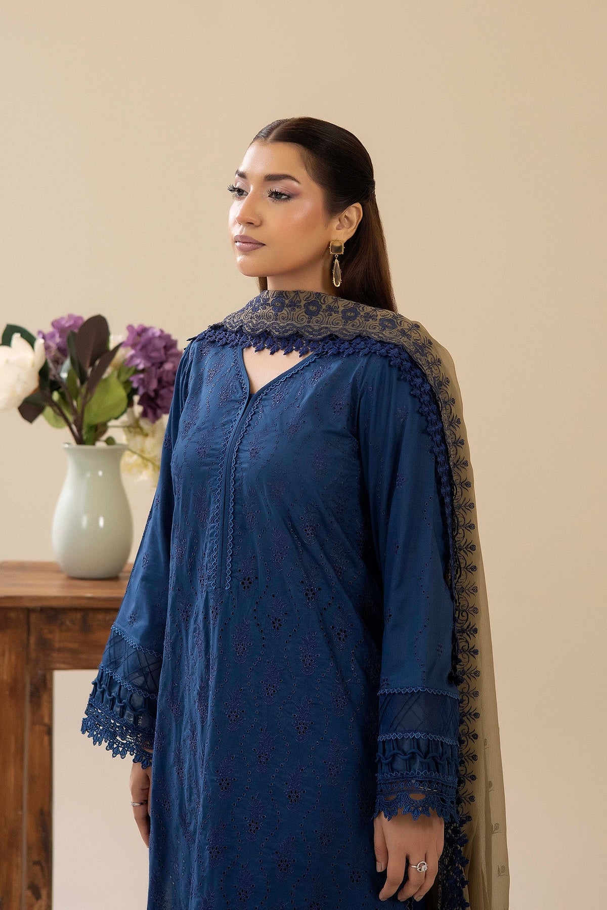 Adans Libas | Chikankari Lawn | CHIKANKARI LAWN-01 - 4