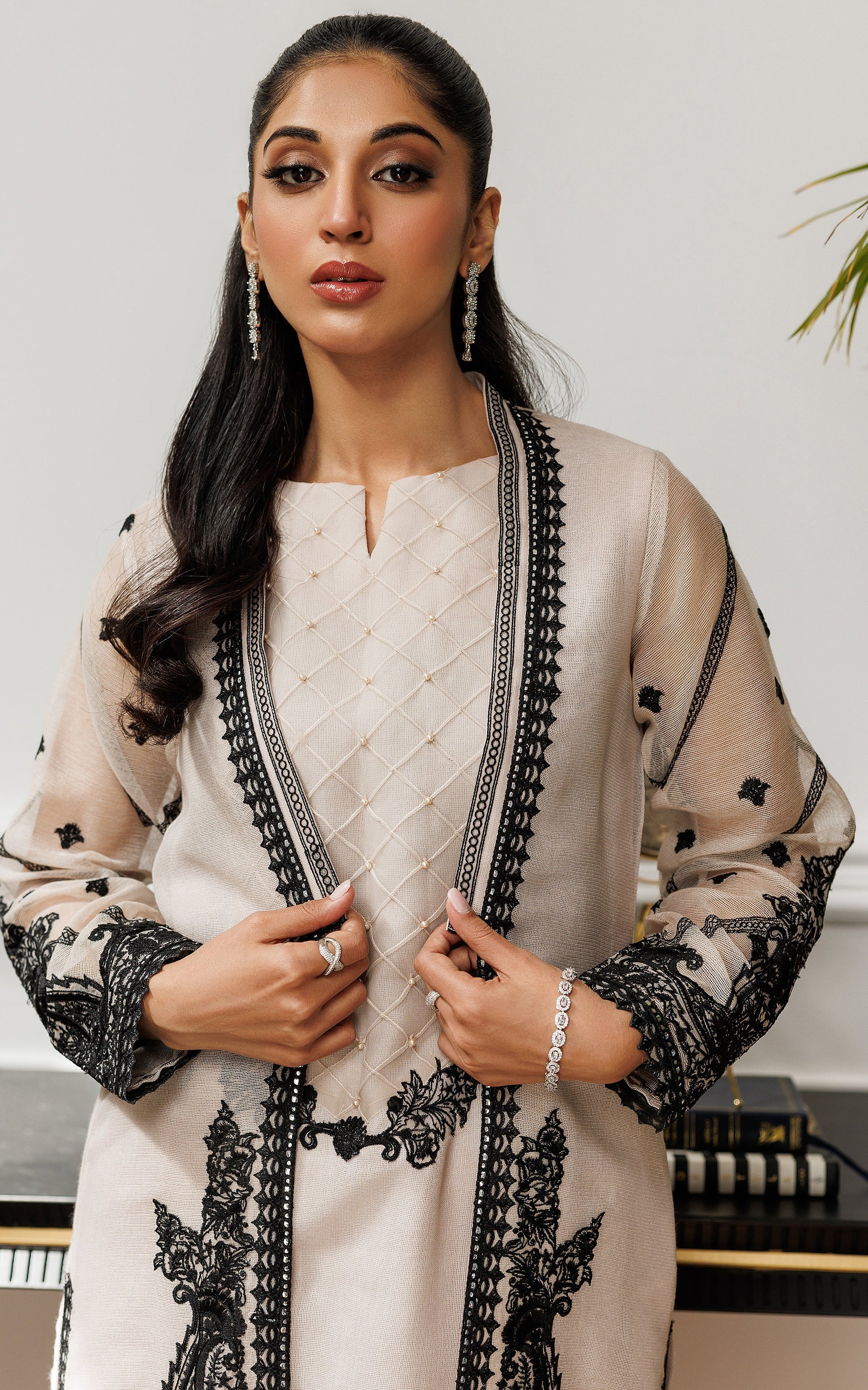 Threads and Motifs | Ready To Wear 2024 | 8969
