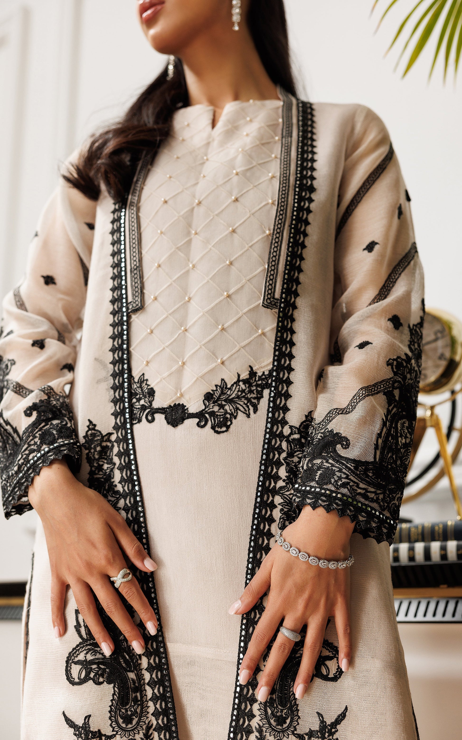 Threads and Motifs | Ready To Wear 2024 | 8969