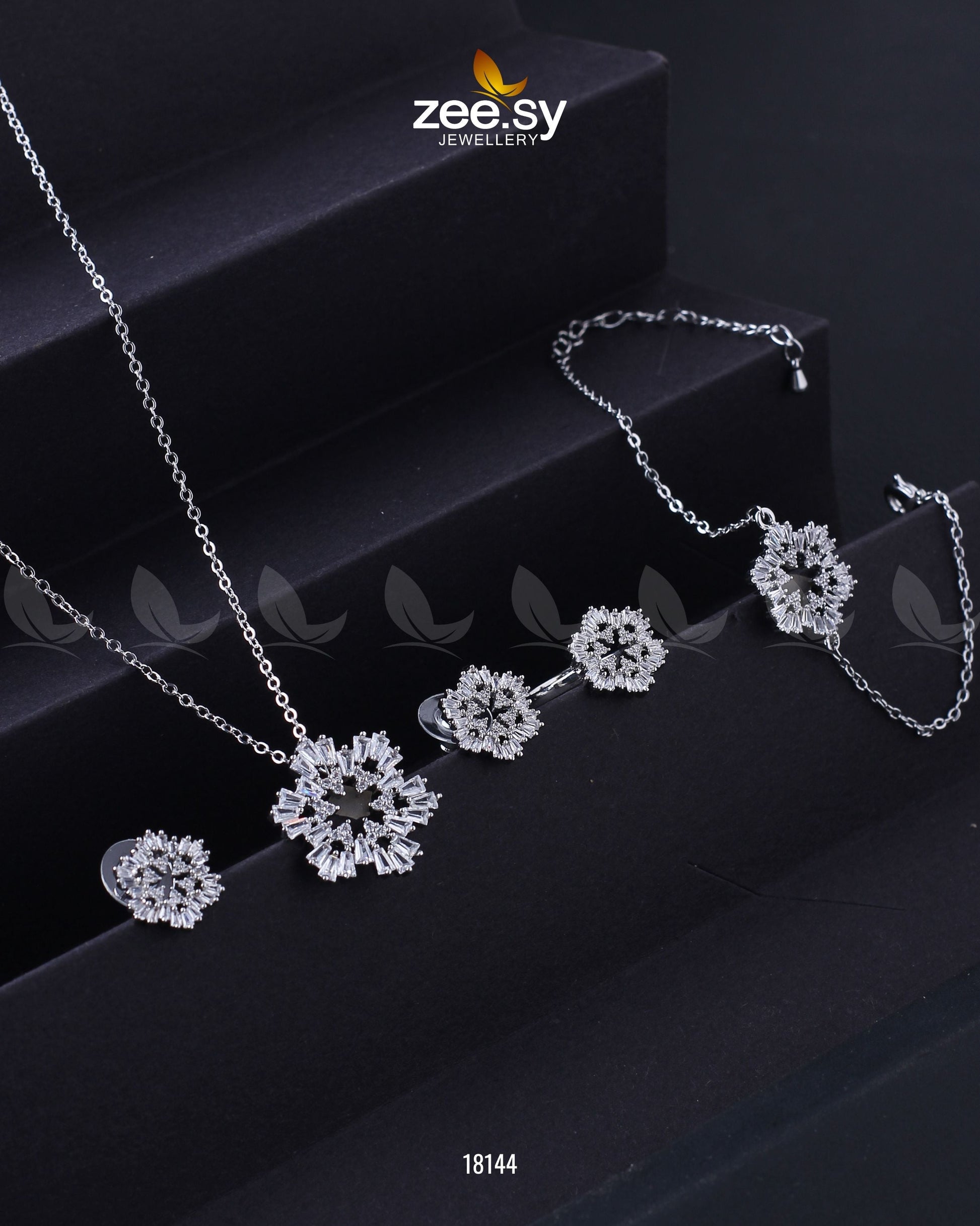 Snowflake Pendant Set - House Of Zarish