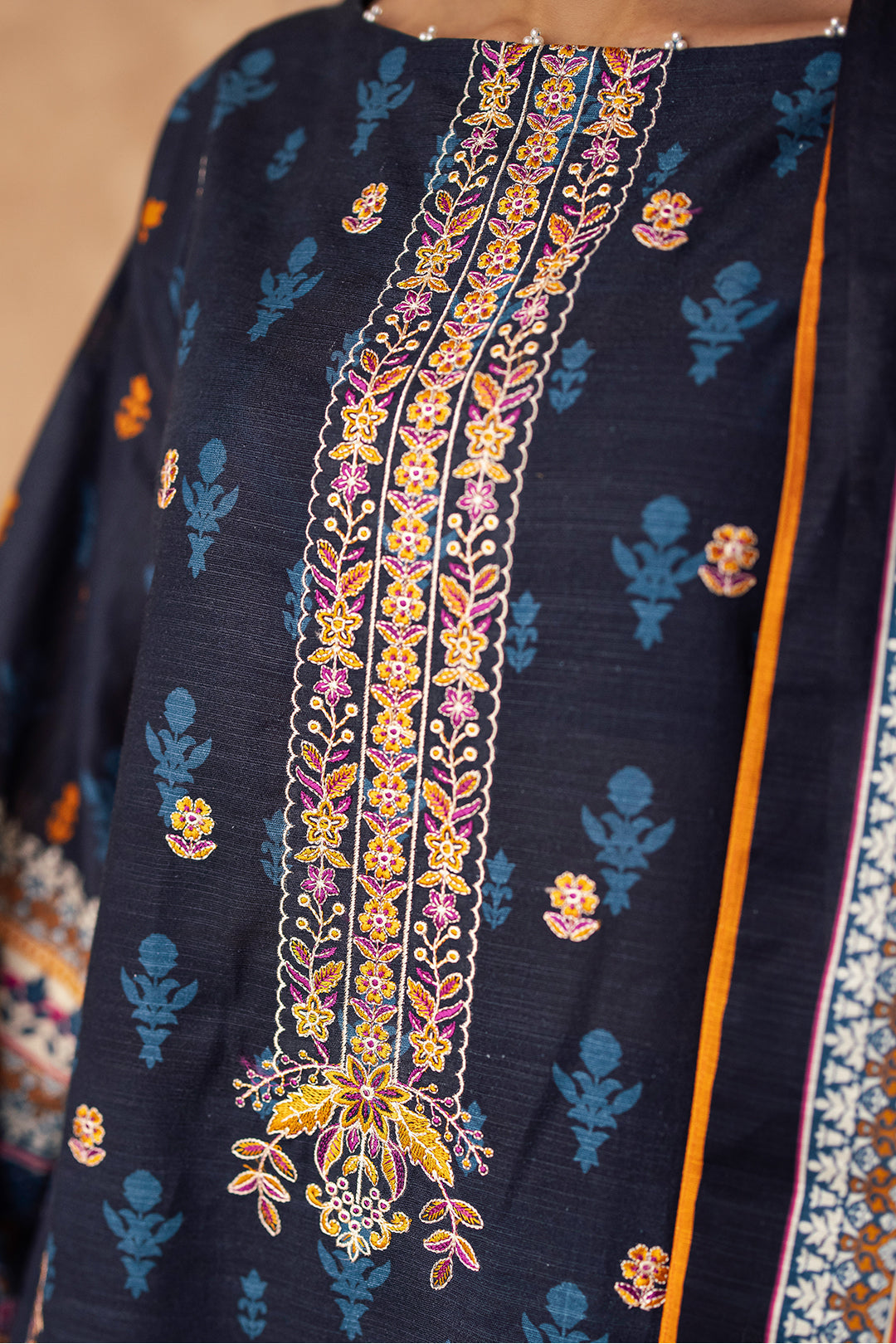 Zellbury | Unstitched 3 Piece Khaddar | Embroidered Shirt Shalwar Dupatta - 0225 - House Of Zarish