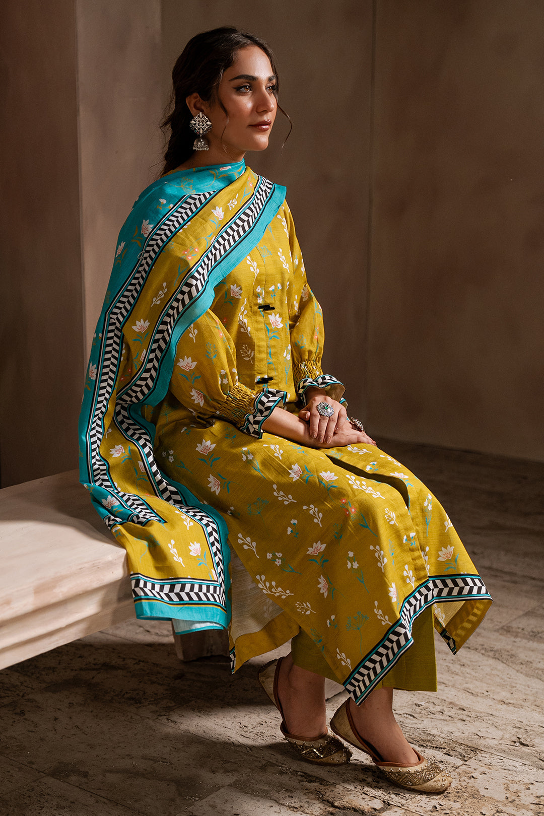 Zellbury | Unstitched 2 Piece Khaddar | Shirt Dupatta - 0423 - Libasekhas