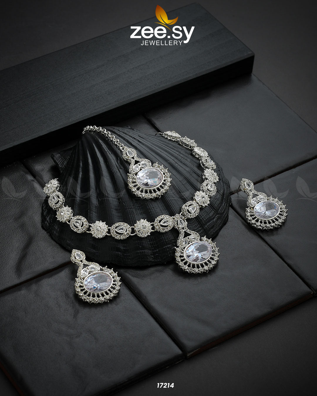 Zirconic Starburst Necklace - House Of Zarish