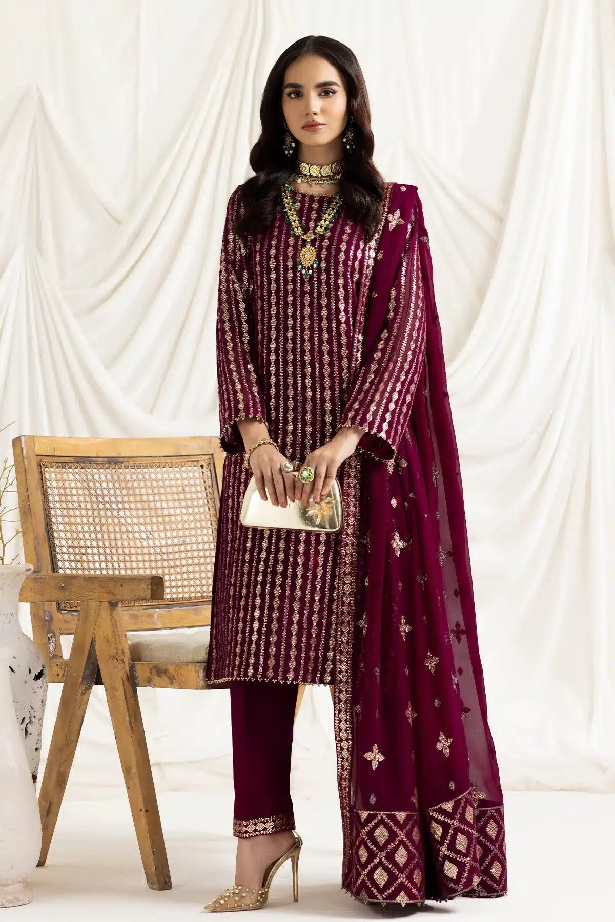 Alizeh | Dua Formals 23 | DUA-V02D03A-AYSAL(MAGENTA) - House Of Anaya