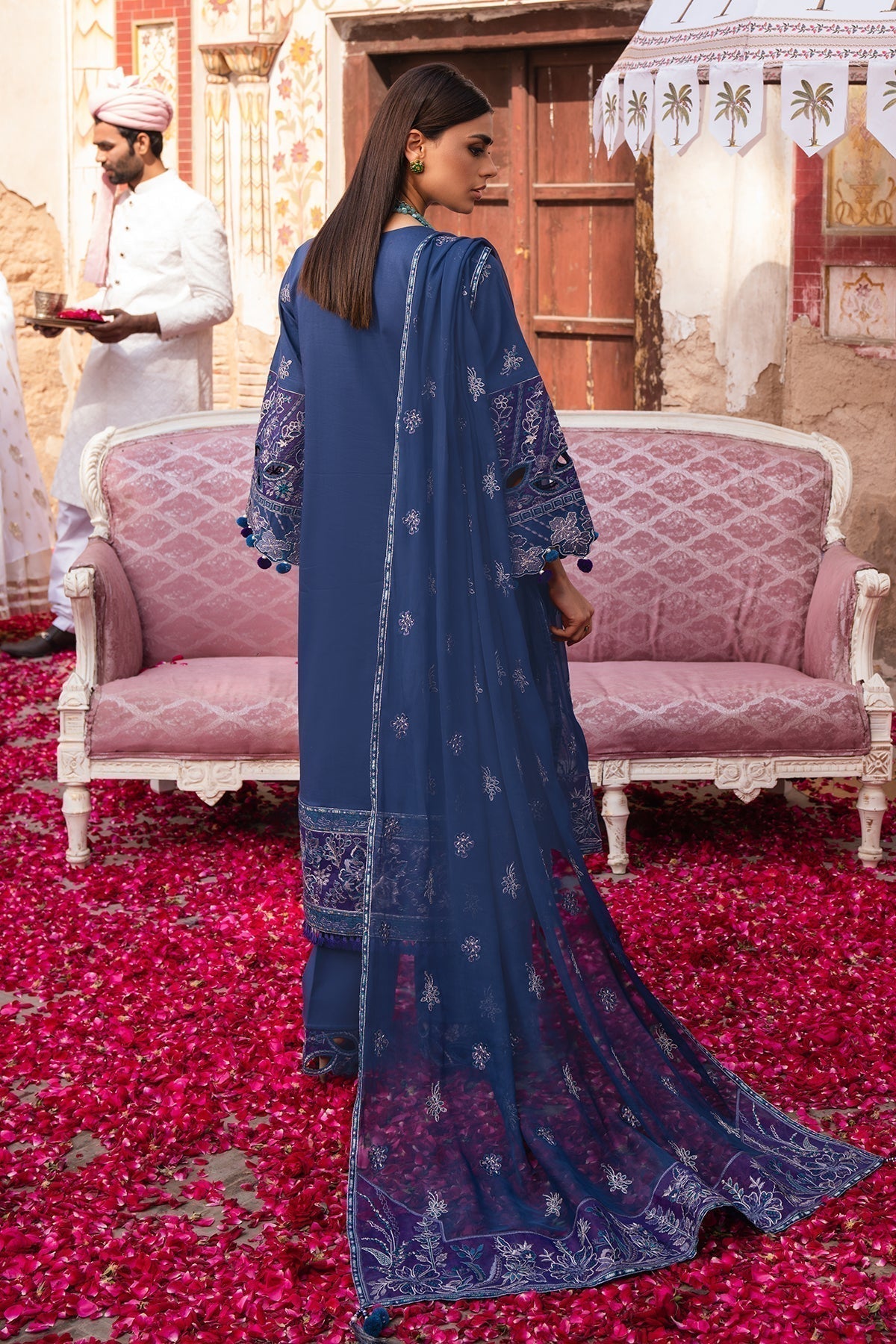 Alizeh | Rawayat Luxury Lawn 24 | Shehnaaz - House Of Anaya