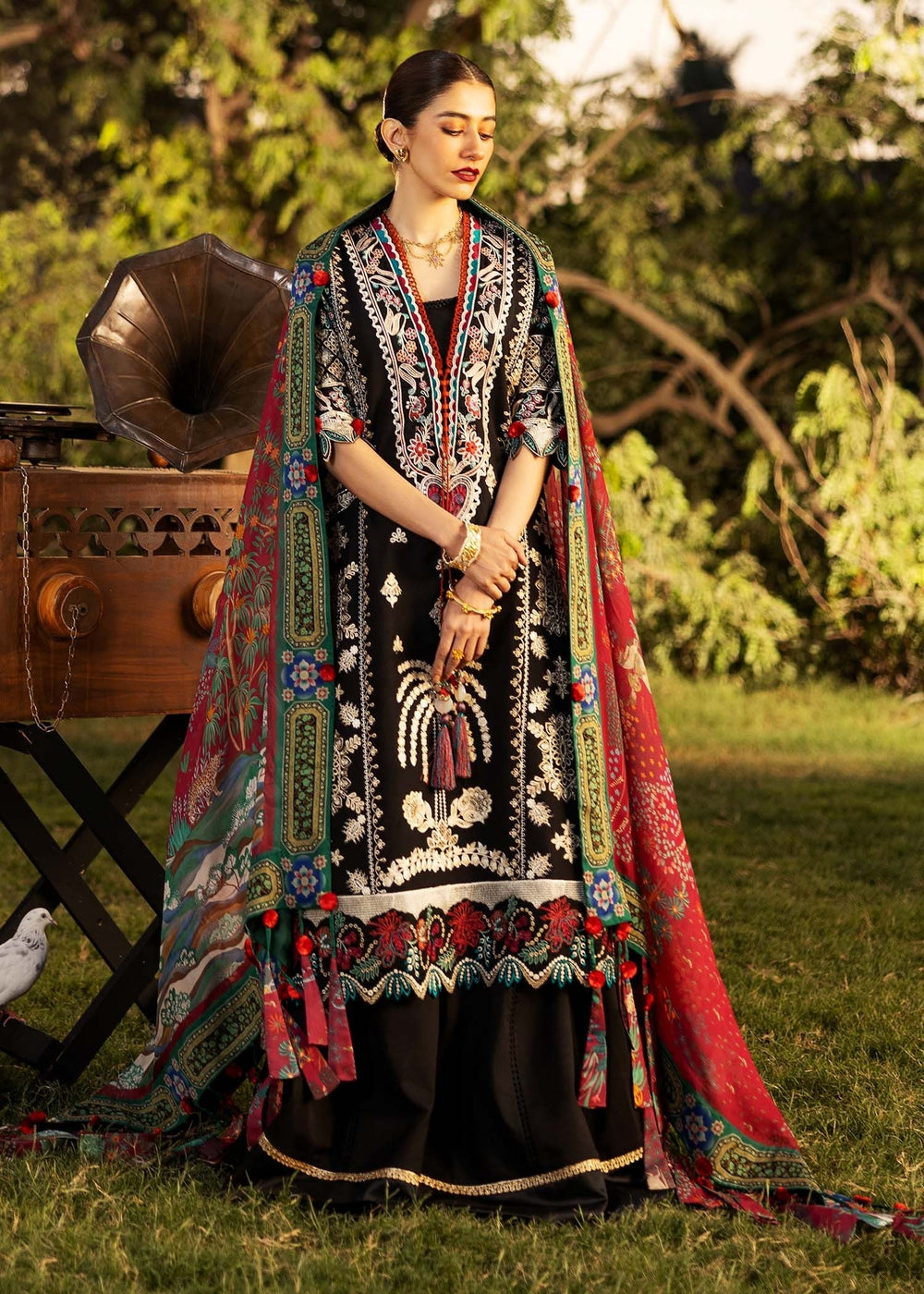 Sadaf Fawad Khan | Siraa Lawn 25 | PALM ISLAND - A - House Of Anaya