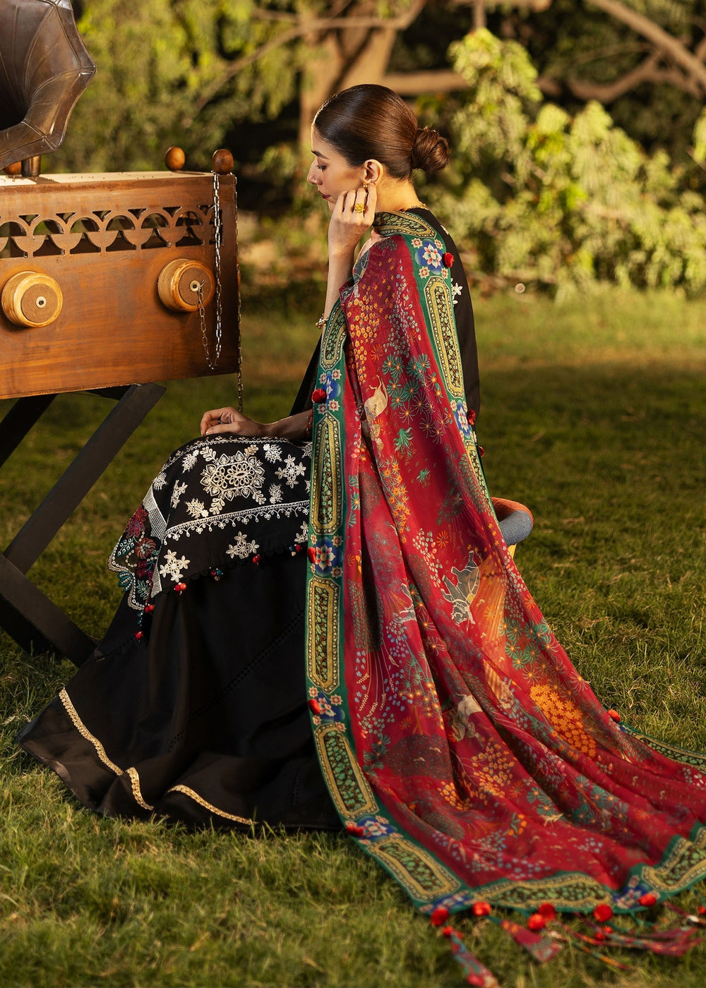 Sadaf Fawad Khan | Siraa Lawn 25 | PALM ISLAND - A - House Of Anaya