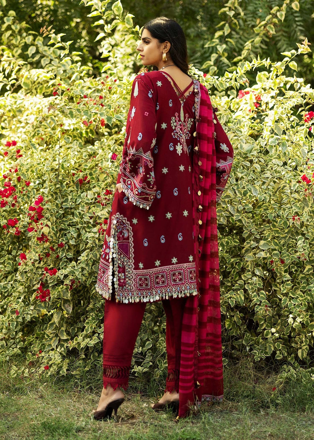 Sadaf Fawad Khan | Siraa Lawn 25 |WISTERIA - B - House Of Anaya