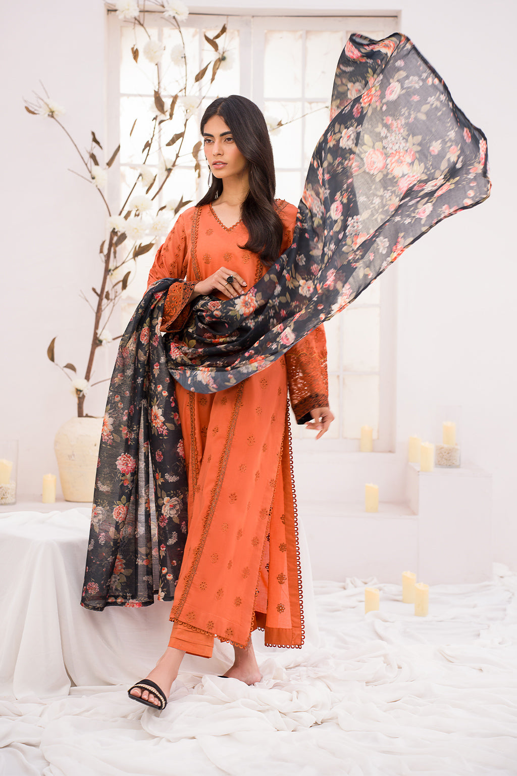 Iznik | Lawnkari 24 | UE-162 LEAFLET - House Of Anaya