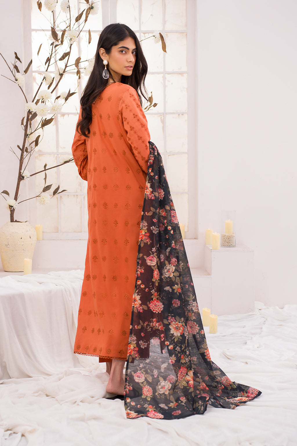 Iznik | Lawnkari 24 | UE-162 LEAFLET - House Of Anaya