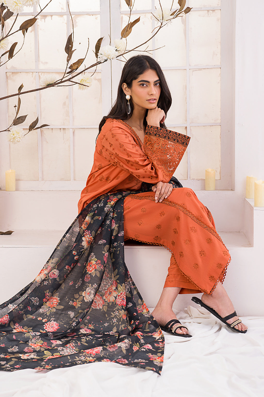 Iznik | Lawnkari 24 | UE-162 LEAFLET - House Of Anaya