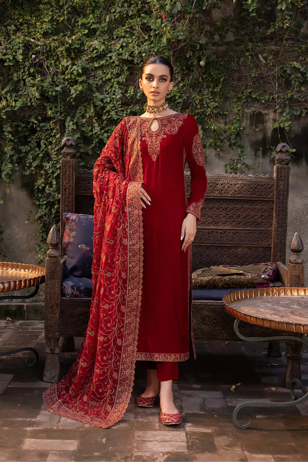 Iznik | Festive Velvet 23 | IV-37 MANIJEH - House Of Anaya