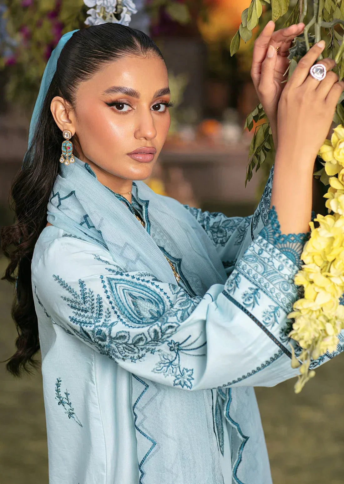 Mohagni | Muntazir Luxury Lawn 24 | CM-10 - House of Zarish