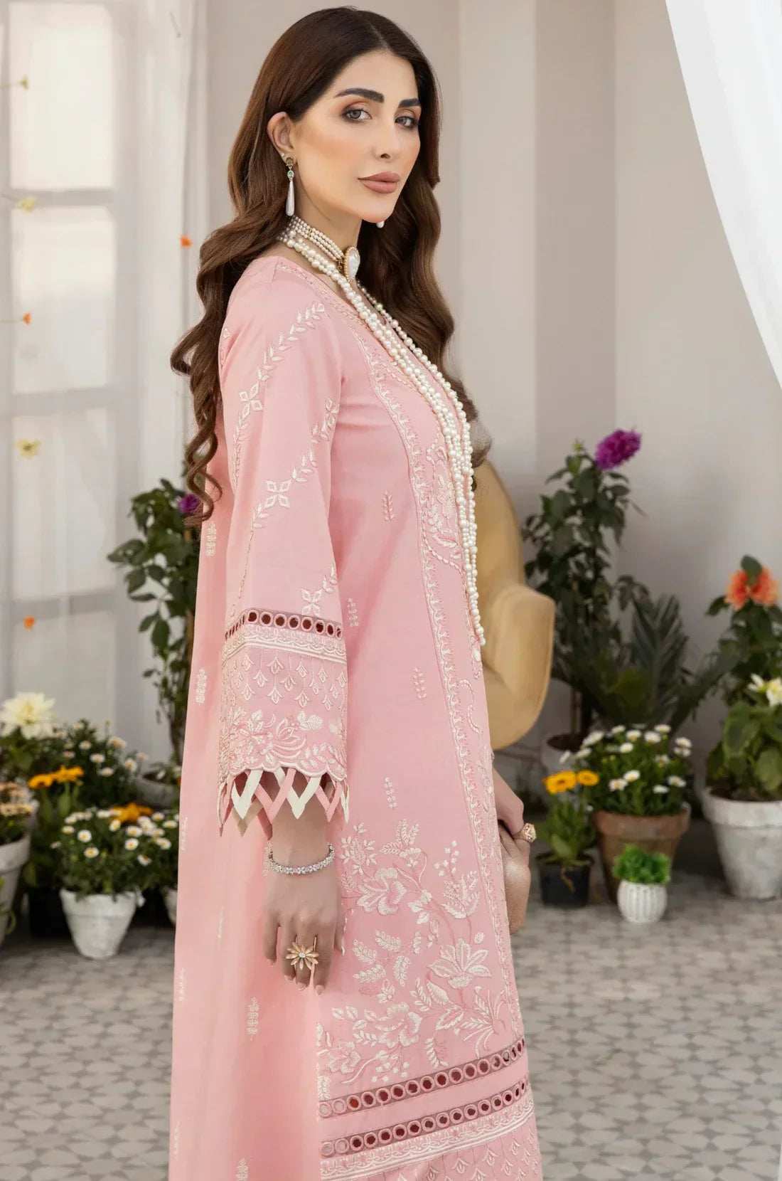 Mohagni | Muntazir Luxury Lawn 24 | AM-07 - House of Zarish