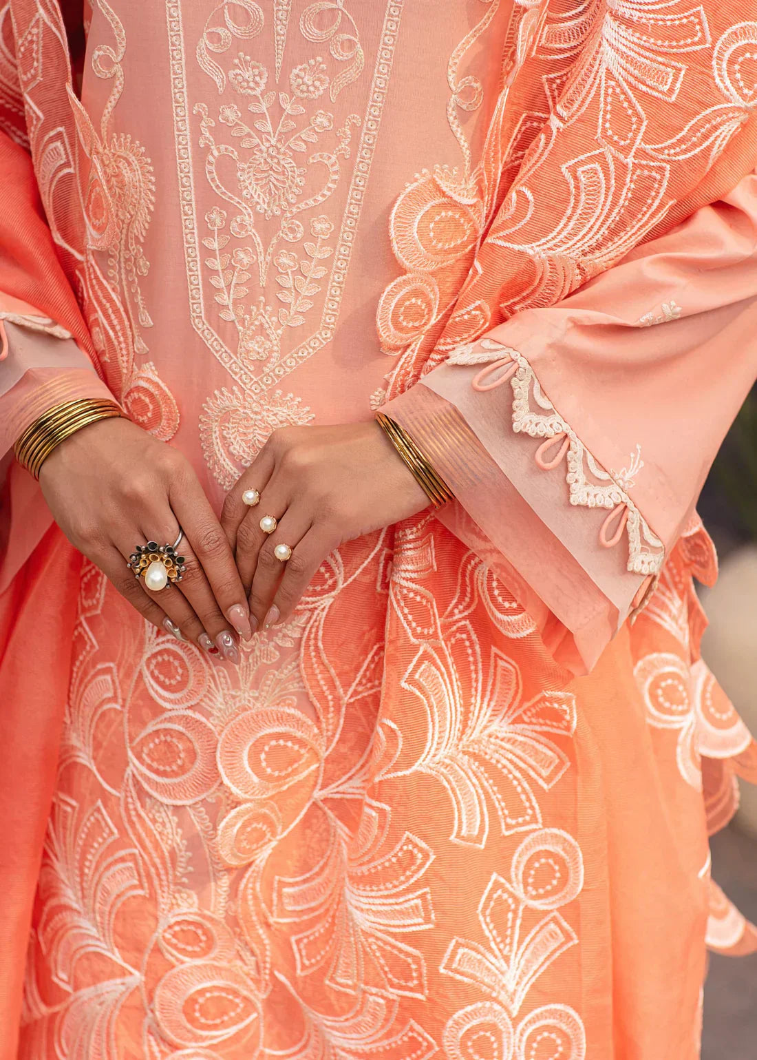 Mohagni | Muntazir Luxury Lawn 24 | CM-01 - House of Zarish