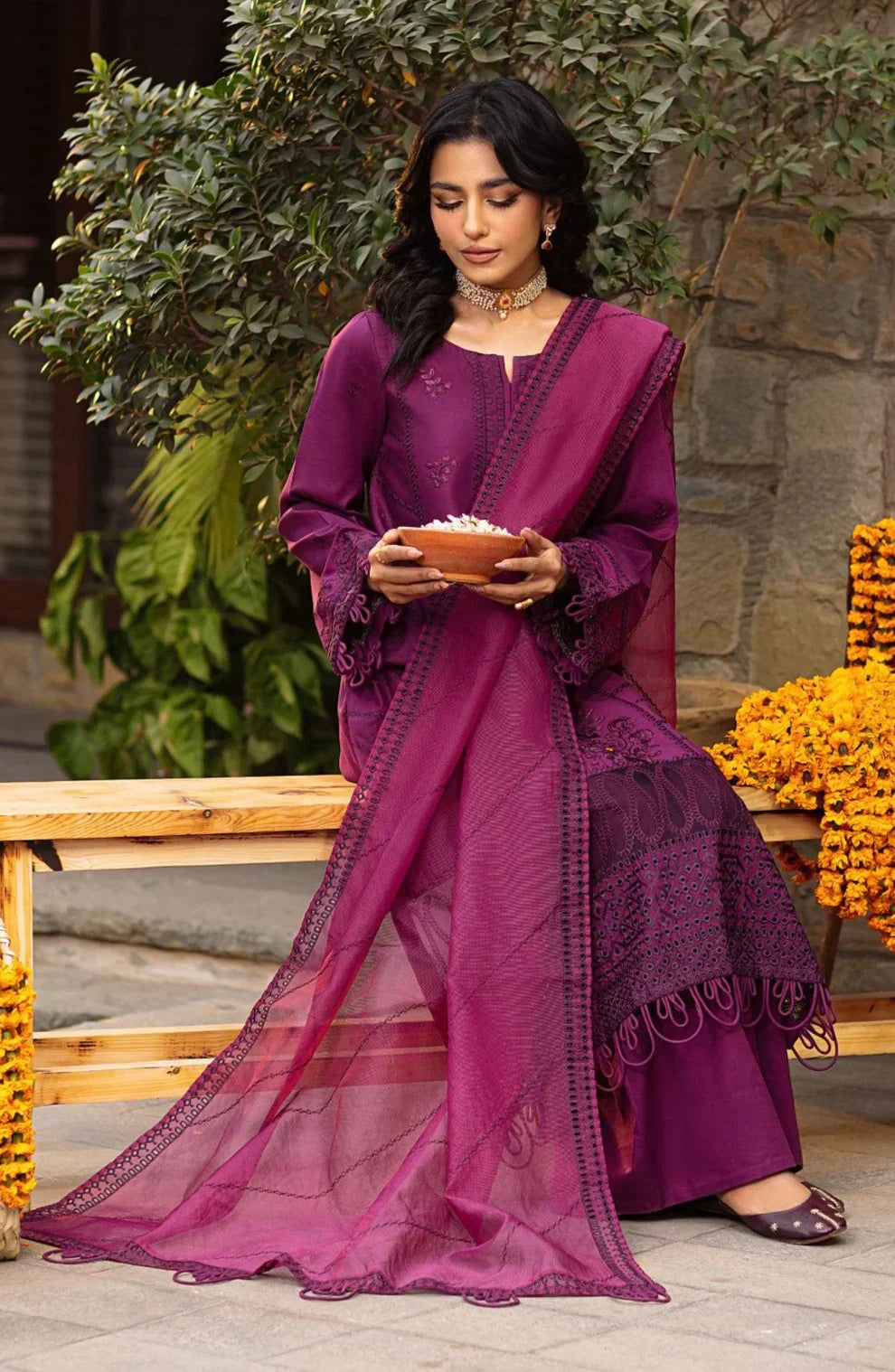 Mohagni | Muntazir Luxury Lawn 24 | CM-02 - House of Zarish