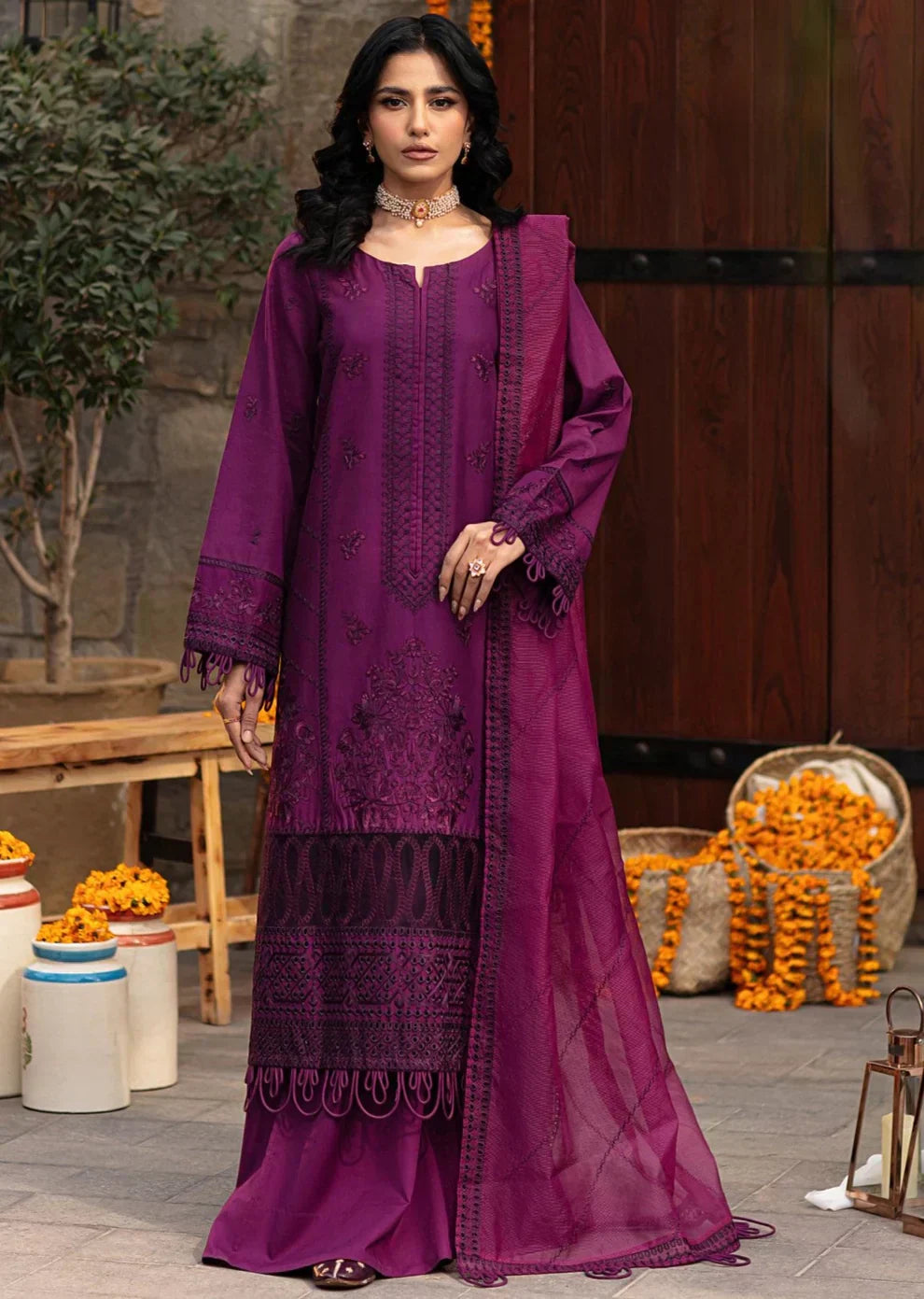 Mohagni | Muntazir Luxury Lawn 24 | CM-02 - House of Zarish