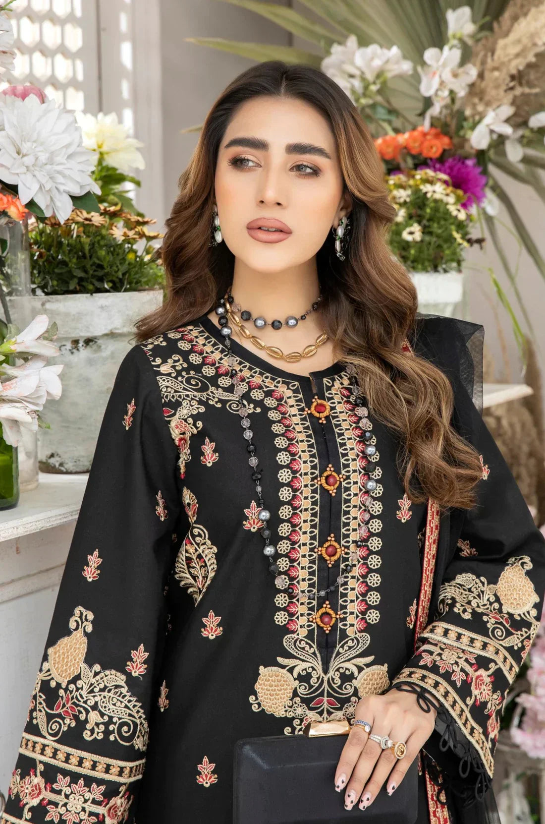Mohagni | Muntazir Luxury Lawn 24 | AM-05 - House of Zarish
