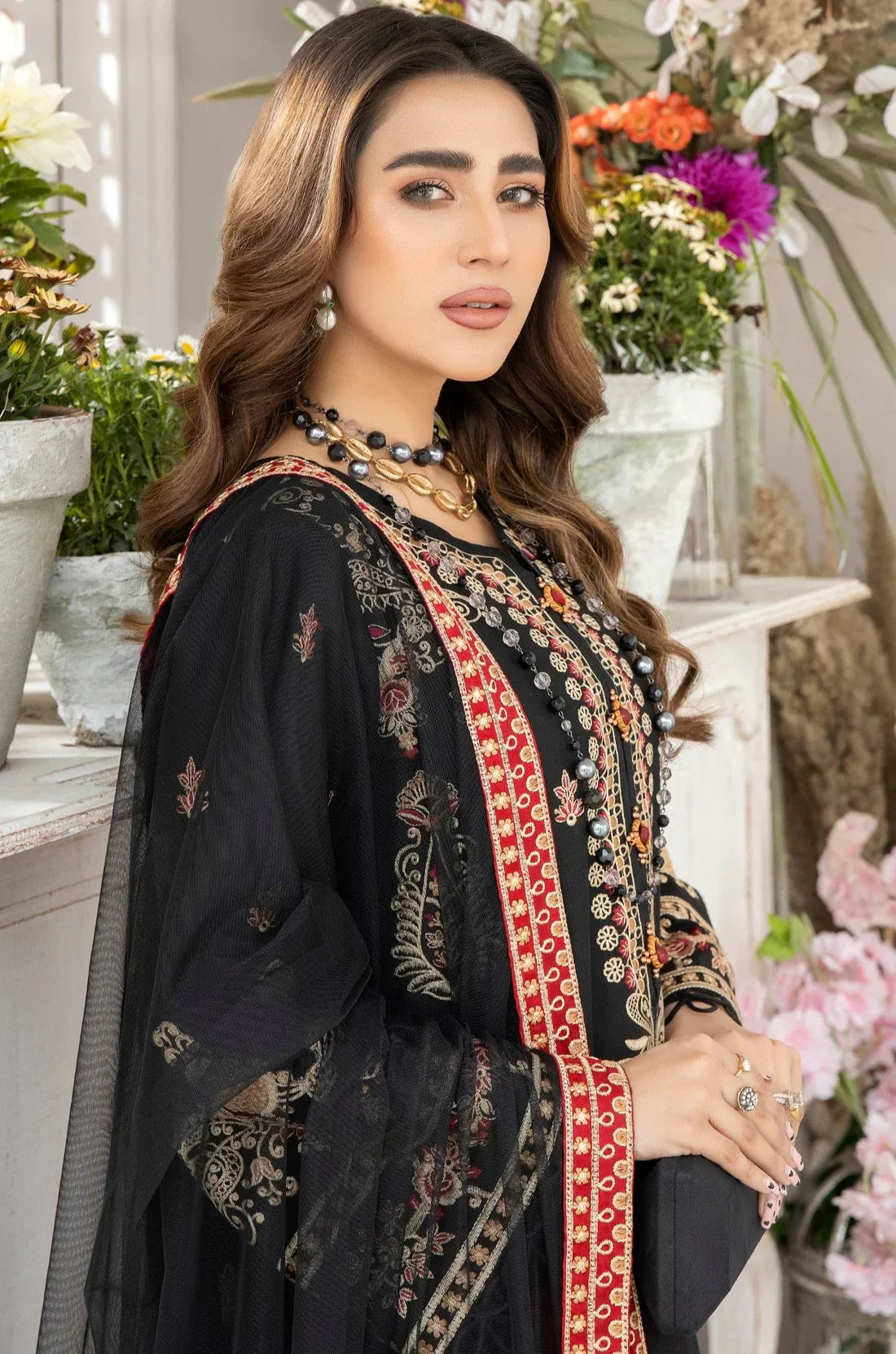 Mohagni | Muntazir Luxury Lawn 24 | AM-05 - House of Zarish